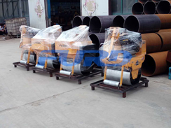 福瑞得機(jī)械5臺(tái)壓路機(jī)，一臺(tái)混凝土整平機(jī)及時(shí)發(fā)貨