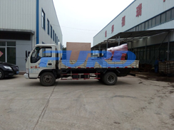福瑞得機(jī)械瀝青灌縫機(jī)，手扶雙輪壓路機(jī)裝車(chē)成功及時(shí)發(fā)貨